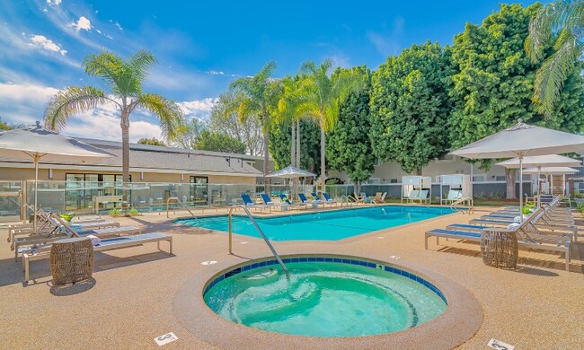 The Breakwater Apartments For Rent in Huntington Beach, CA