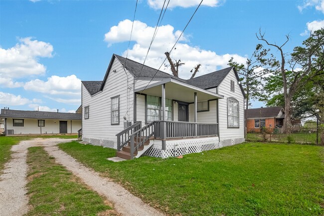 Photo - 7927 Brays St