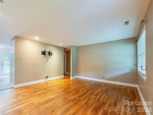 Photo - 2329 Kingsbury Dr