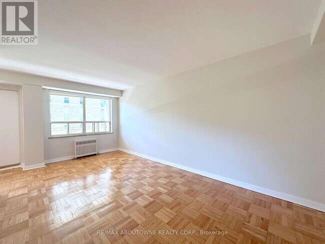 Photo - 565 Avenue Rd