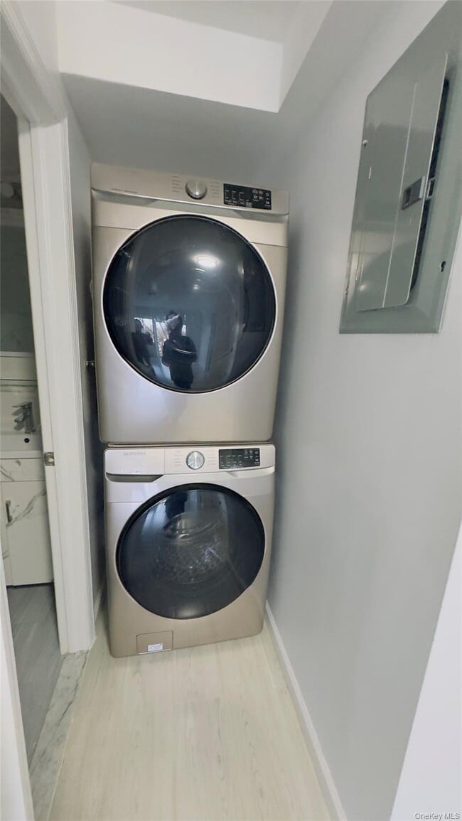 Photo - 31-22 60th St