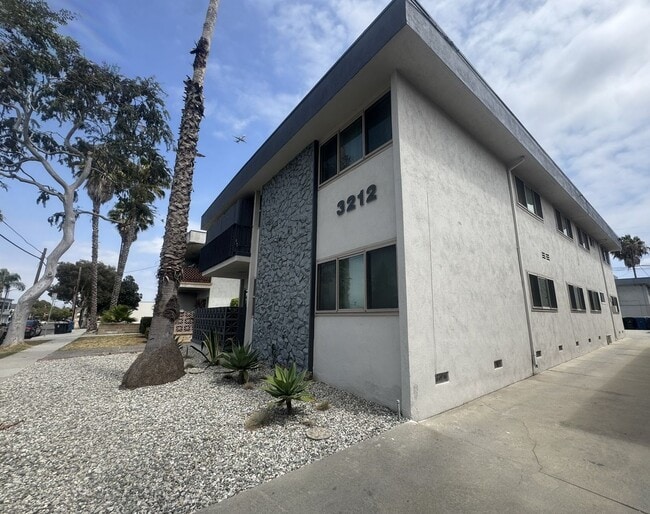 Building Photo - NewB 3212 Unit #1