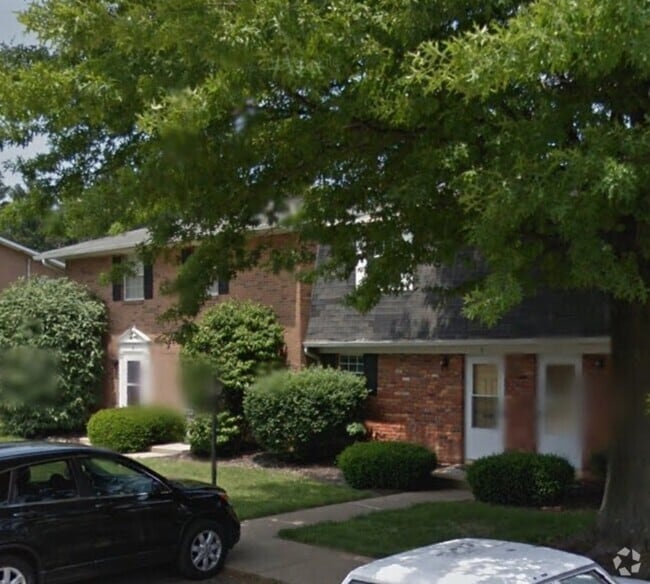 Building Photo - 209 Whittier Dr S Unit 5 Rental