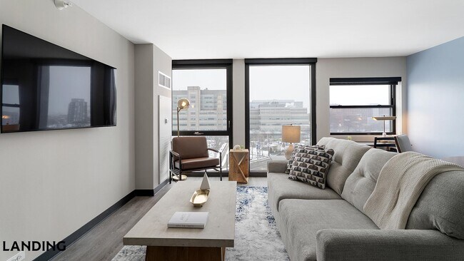 Photo - 1922 W Ogden Ave Unidad 709