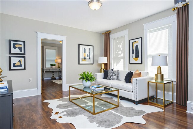 Beautiful Living Room - 1211 Pine St Unit Apt 2