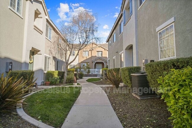 Photo - 1459 Claude Ln Unit 1