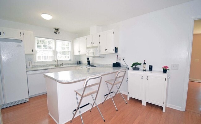 Kitchen - 5603 Pelham Rd
