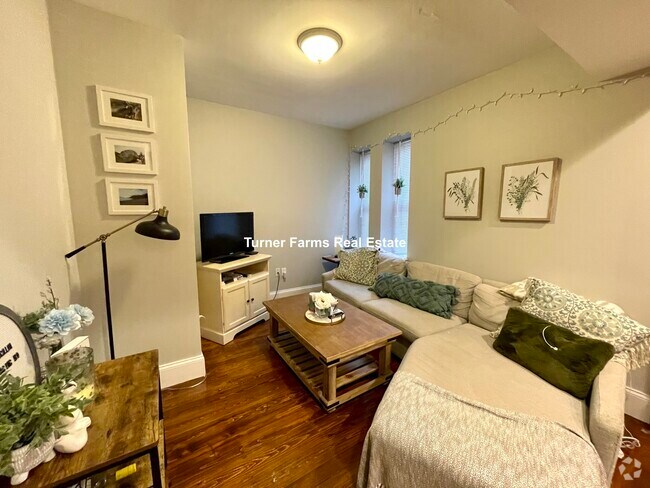 Building Photo - 16 Sewall St Unit 3 Rental