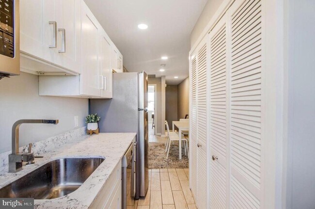 Photo - 1149 Summit St NE