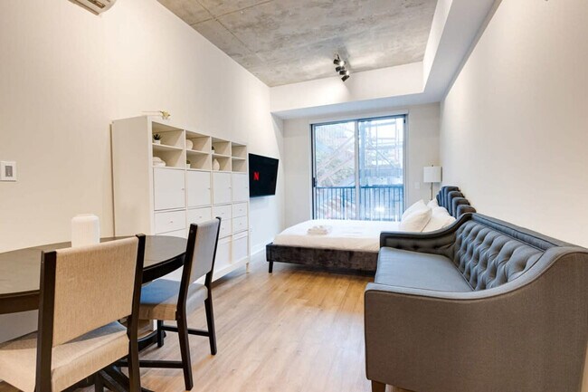 Photo - 742 Rue William Unit FL2-ID1254789P