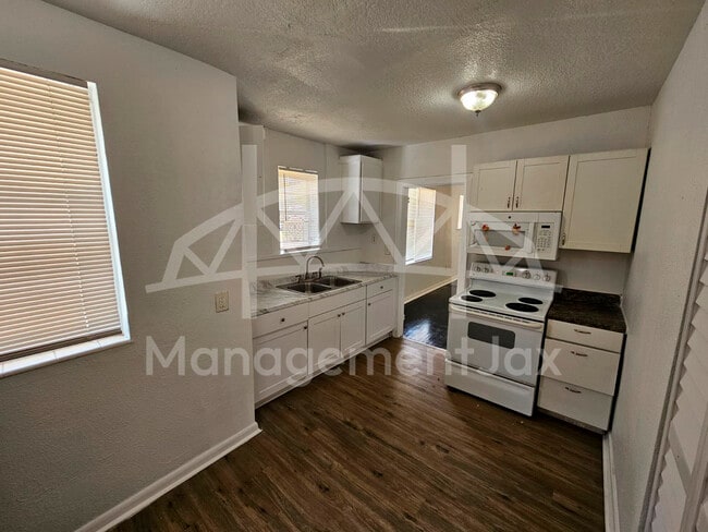 Photo - 1664 W 15th St