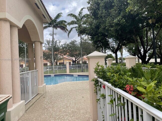 Photo - 8835 S Isles Cir