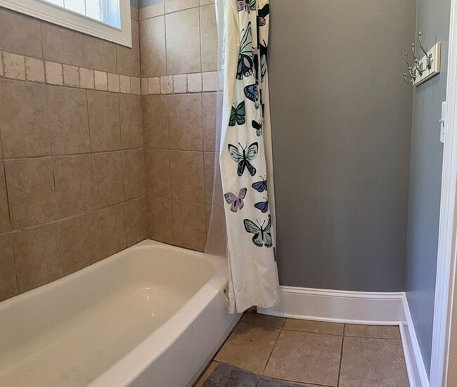 Photo - 4 BED/2 BATH PRIVATE DECATUR ESTATE FOR LE...