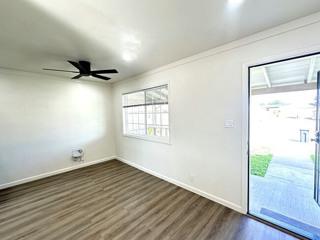 Photo - Ready For Move in~ 2BEDS/1BATH HOUSE FOR RENT W/Laundry Hook-Ups!
