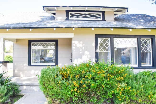 Photo - Grand (384-394) South Unidad Grand (394) South