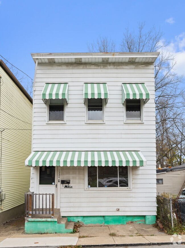 Building Photo - Four bedroom / One Bath located in Brighto... Rental