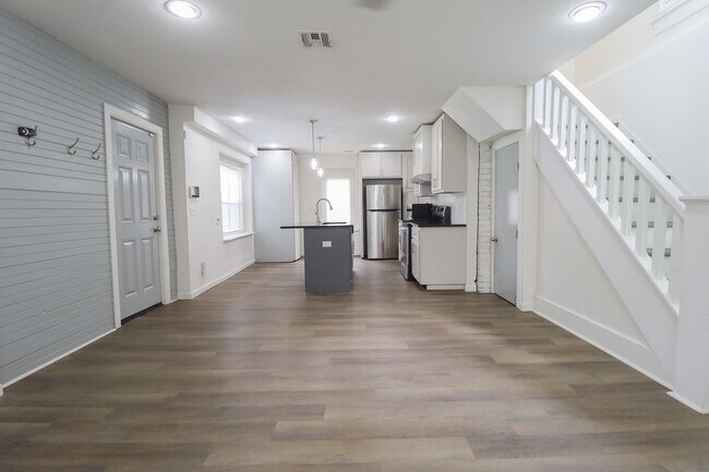 Photo - N Rosedale Ave Duplex Unit 219 1/2