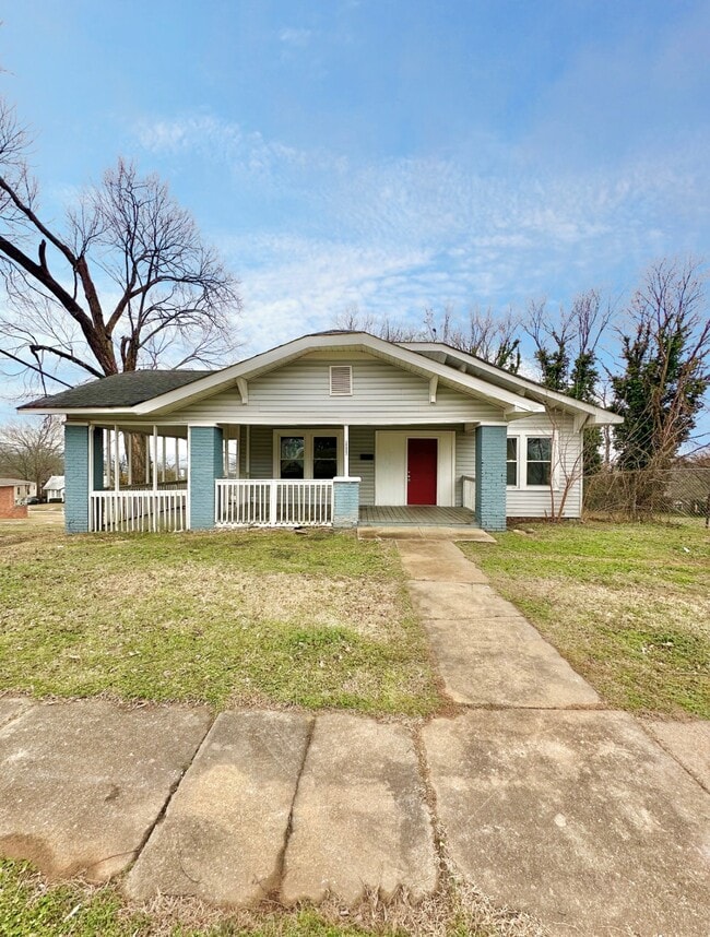 Photo - 2223 28th St N