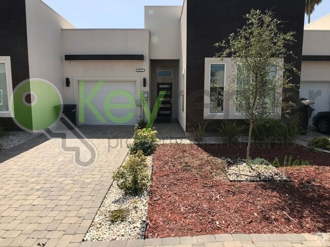 Building Photo - 3 Bed/2 Bath Townhome in Mcallen TX
