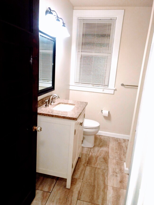 Photo - 207 S Easton Rd Unit B
