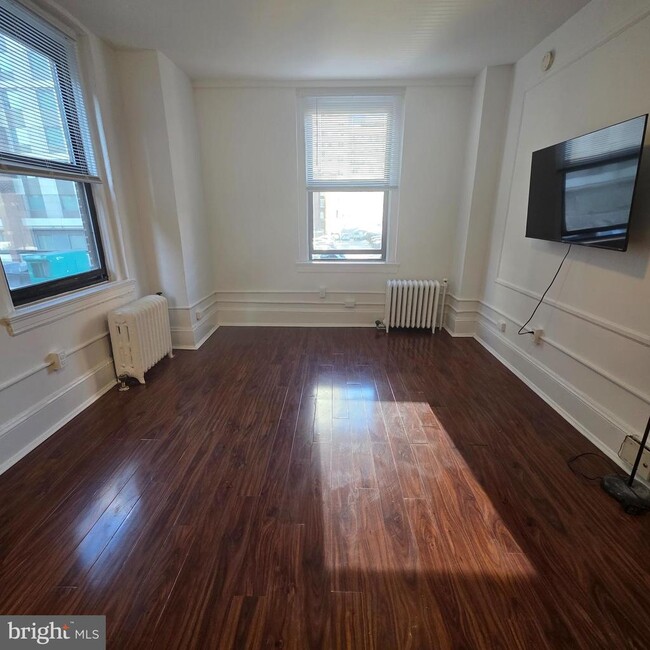 Photo - 1324 Locust St