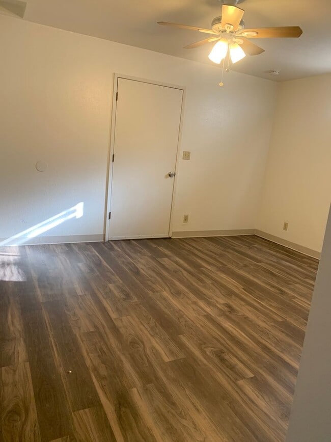 Photo - 1104 Elmer St Unit B