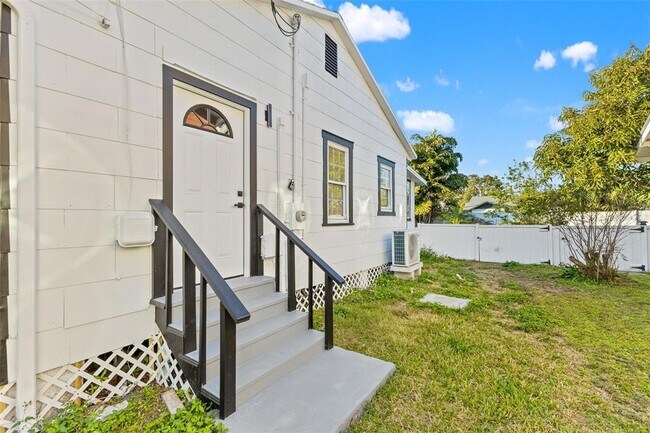 Photo - 2008 Oakwood Ave