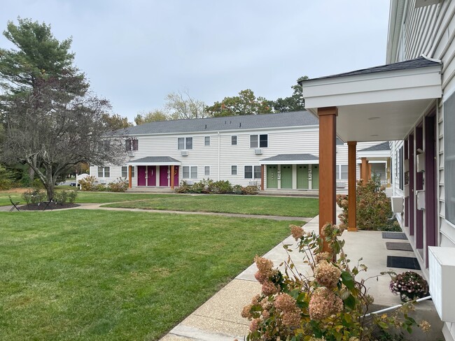 Cedar Pines - Cedar Pines Apartments Unit 9