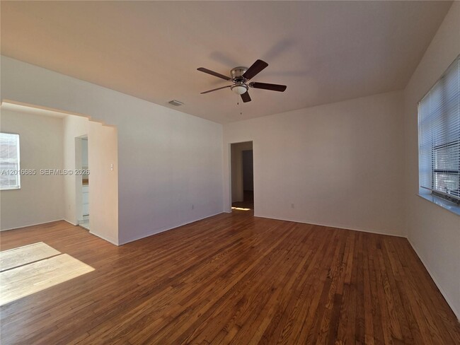 Photo - 781 SW 11th St Unidad 3