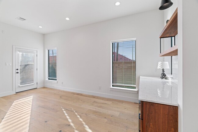 Photo - 3802 Commerce St