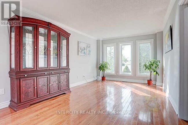 Photo - 57 Yorkland St