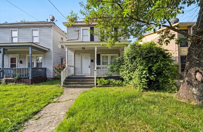 Photo - 3 Bed 1.5 bath Updated House Fenced yard -Pets