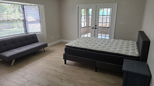 Building Photo - 1315 Armory Dr NE Rental
