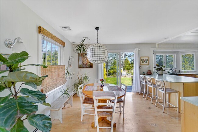 Photo - 11 White Birch Ln
