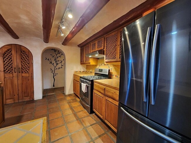 Photo - 1703A Jay St