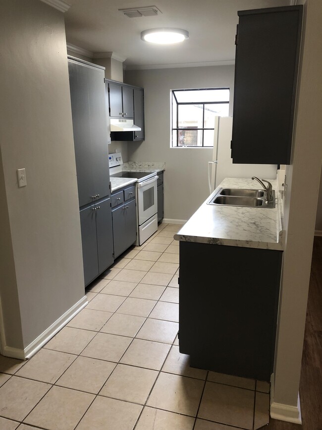 Photo - 1095 Rockbrook Ct