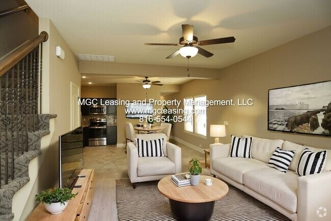 Building Photo - Foxridge Townhomes - Move In by July 31, 2...