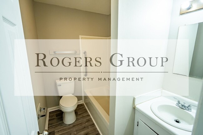 Photo - 322 N Clark St