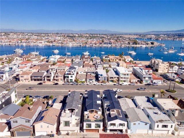 1025 W Balboa Blvd