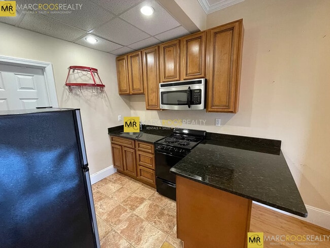 Photo - 256 Newbury St