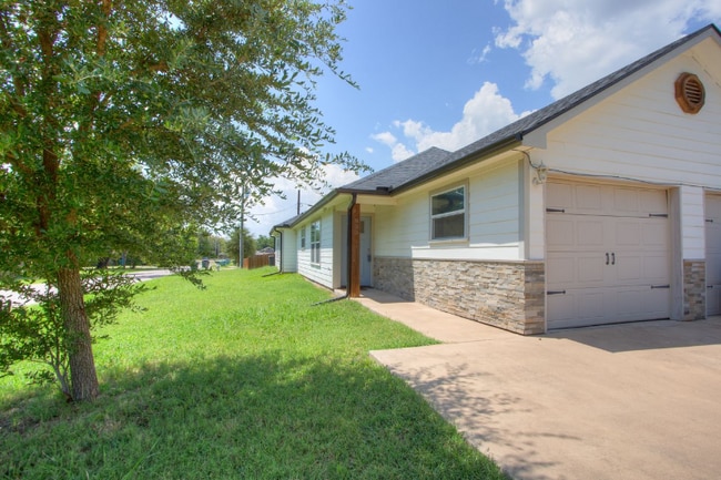 Photo - 800 N Throckmorton St Unit 800