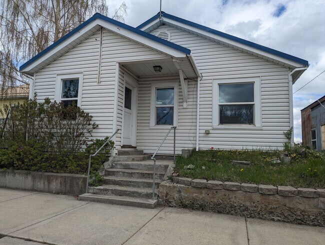 Photo - Quaint 2 bedroom Craigmont house