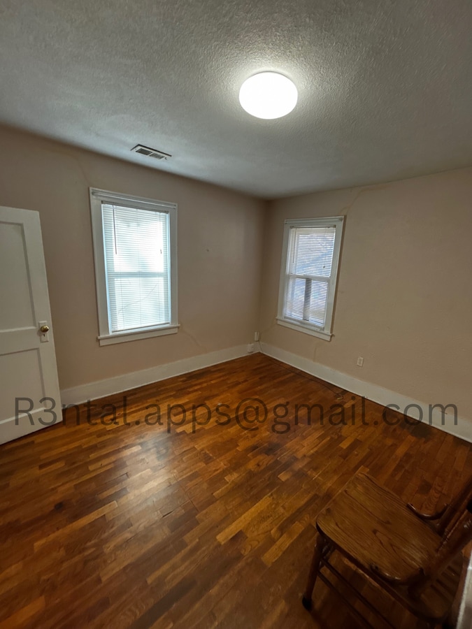 Photo - 622.5 S Locust St