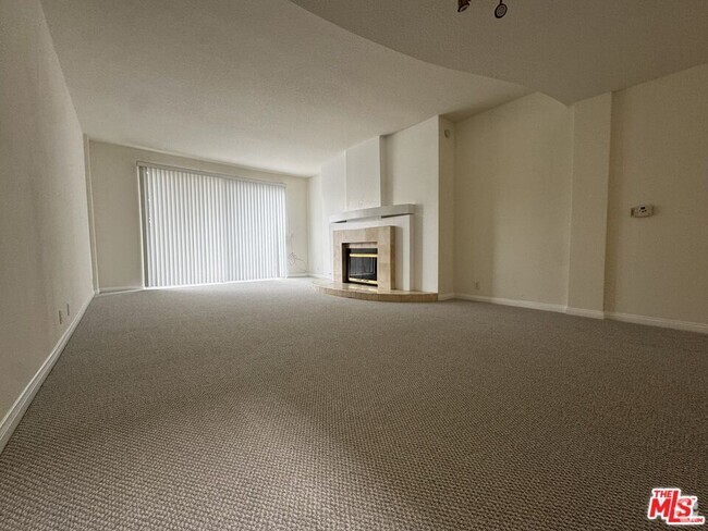 Building Photo - 1436 20th St Unit 2 Rental