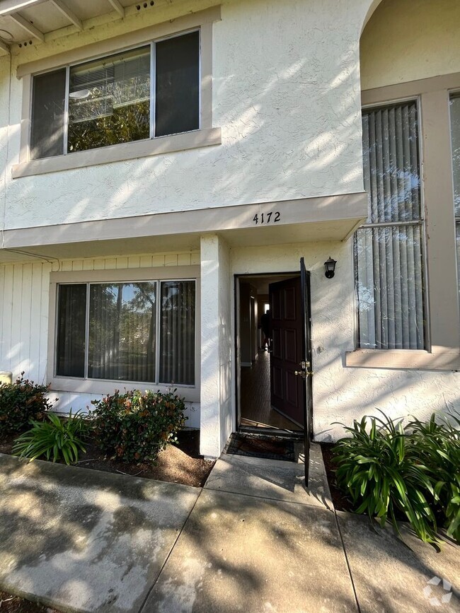 Building Photo - Spacious 3-Bedroom Townhome in Beautiful O...