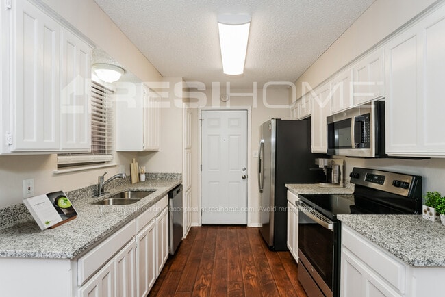 Photo - 6589 Old Mill Cir