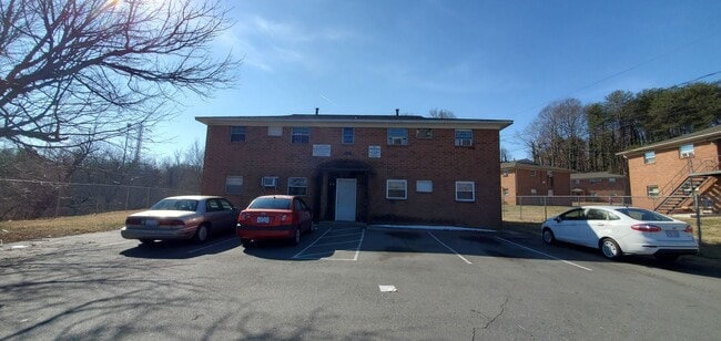 Building Photo - 1982 Maryland Ave Unit C