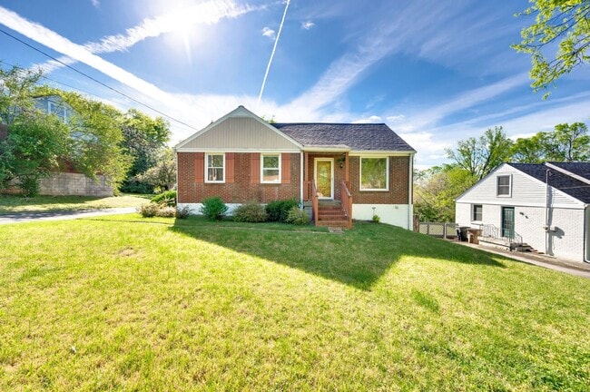Building Photo - Charming 2 bed 1 bath cottage in East Nashville!