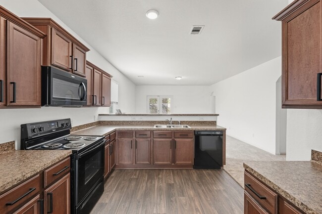 Photo - 718 Crystal Lakes Dr