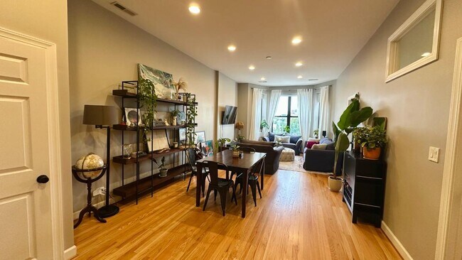 Photo - 705 N Milwaukee Ave Condo Unit 2F